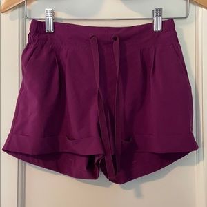 Lululemon spring breakaway shorts